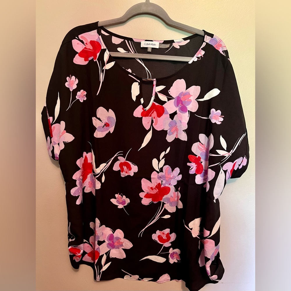 Calvin Klein size 2x Floral Rolled Sleeve Blouse-Washed Never Worn.
